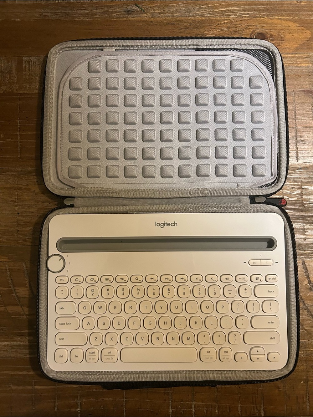 Logitech Portable White Keyboard in Hermit Shell Protective Carry Case